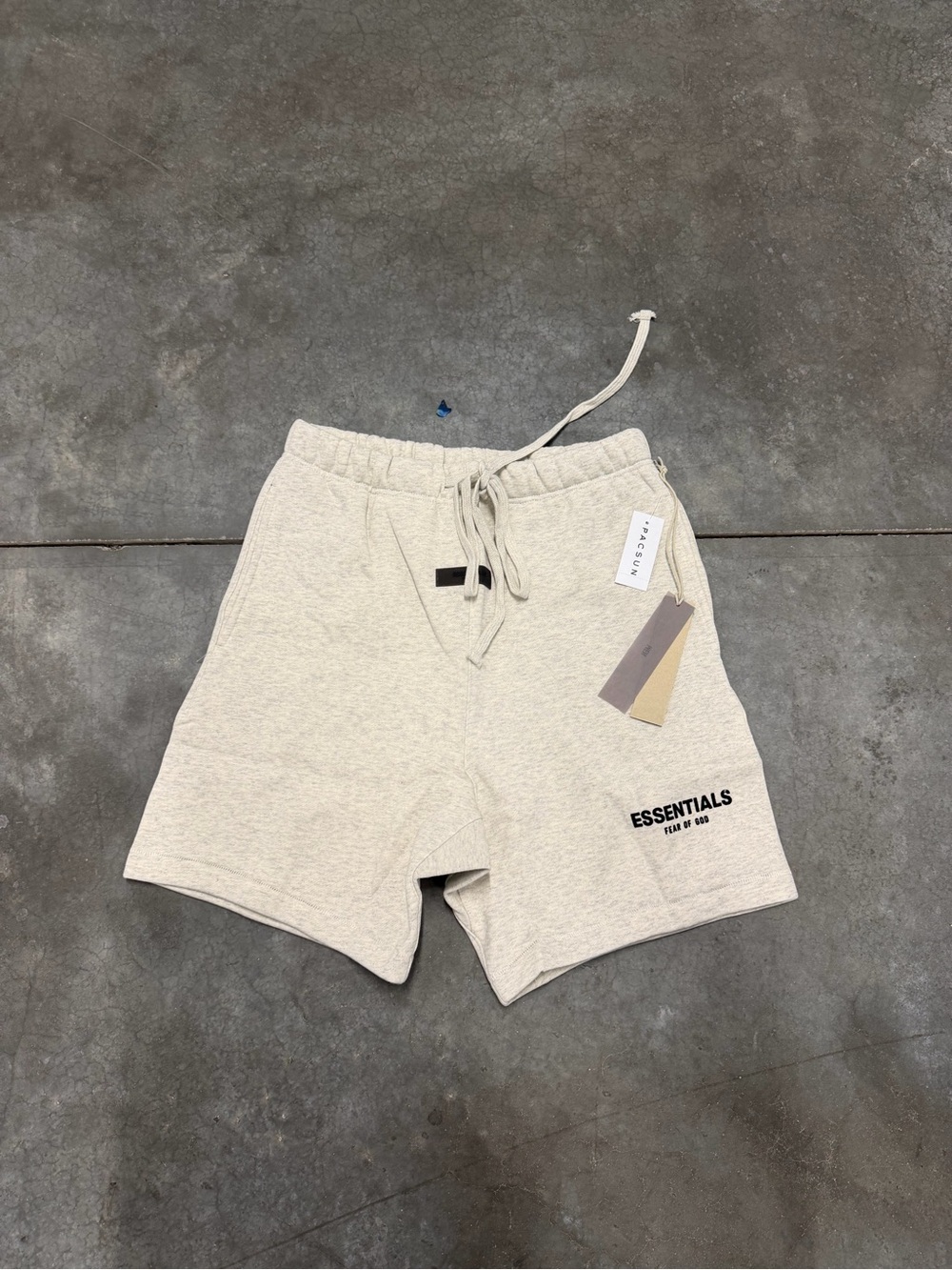 Essentials Shorts Light Oat